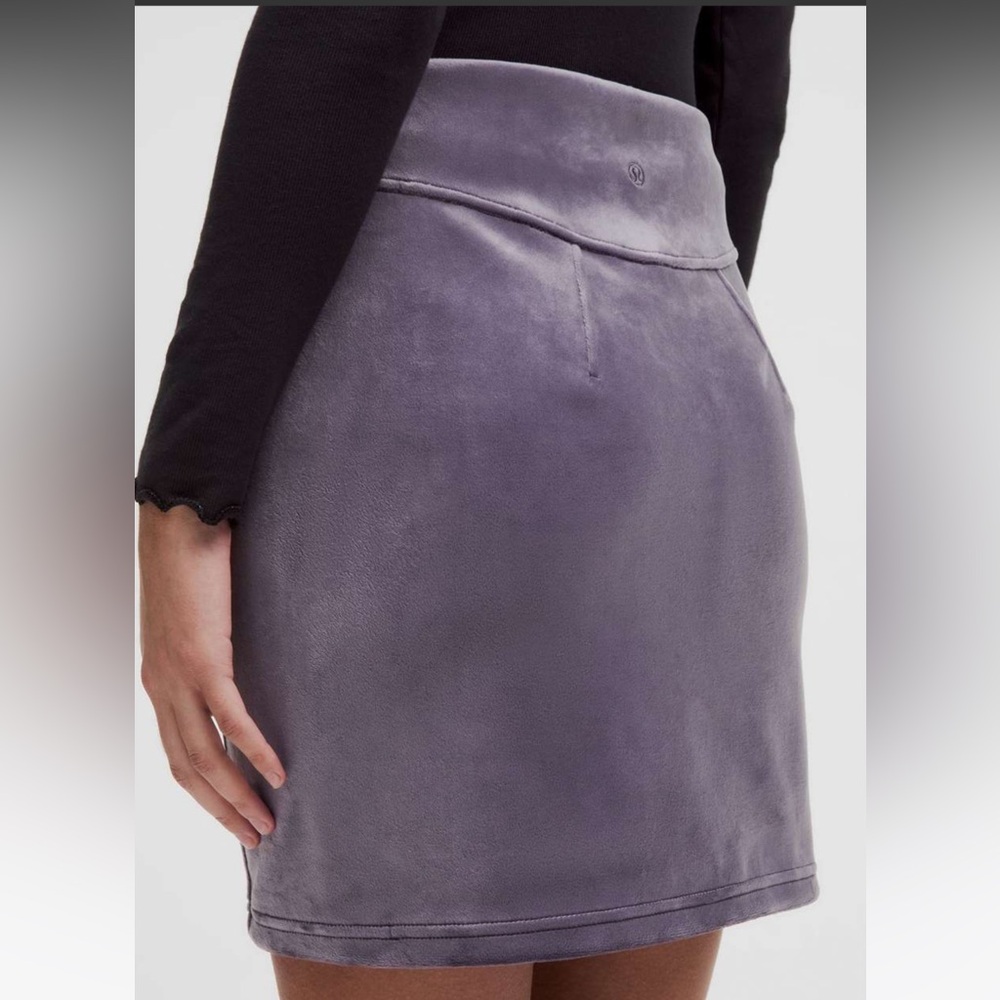 NWT Lululemon Scuba High-Rise Mini Skirt *Velvet
Nightfall - Picture 6 of 6